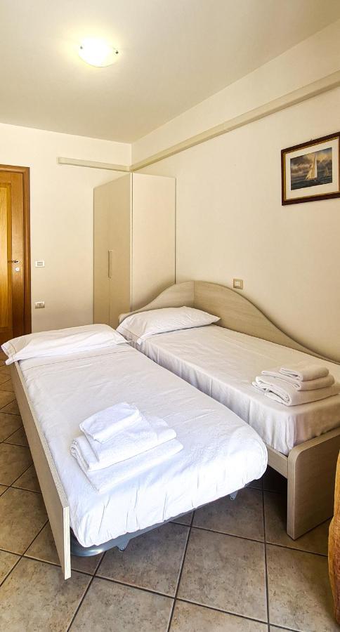 Appartamento S191 - Sirolo, delizioso trilocale con portico Esterno foto